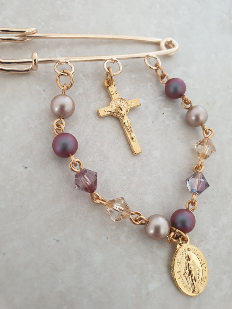 Elizabeth Cot Pin